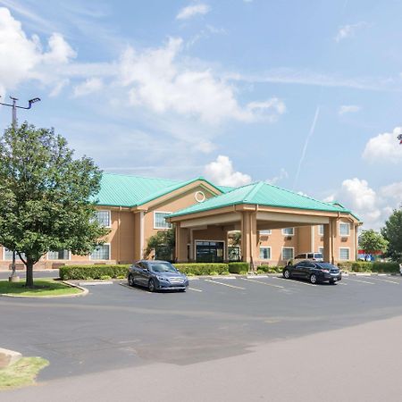 Quality Inn & Suites Of Alma - Northeast From Fort Smith Zewnętrze zdjęcie